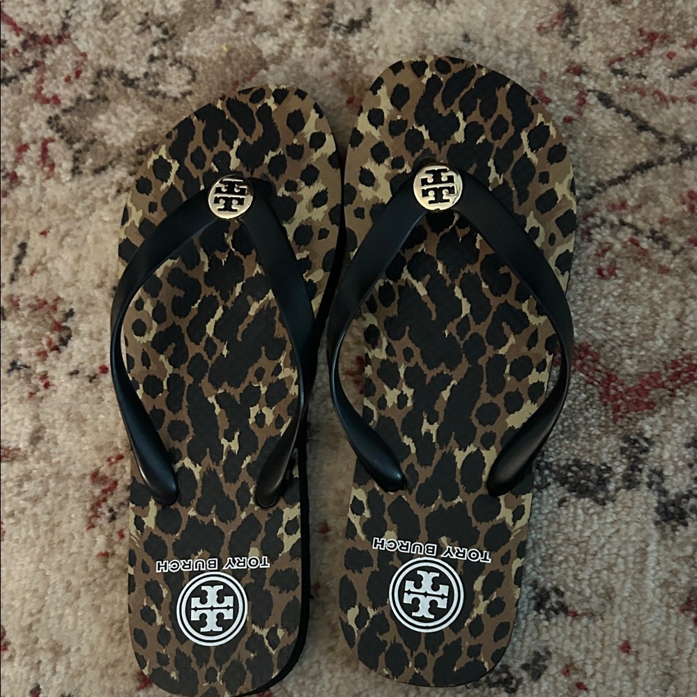 Copy tory burch leopard flip flops size 9 never worn